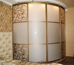 Шкаф-купе с радиусными раздвижными системами &mdash; Циглюк